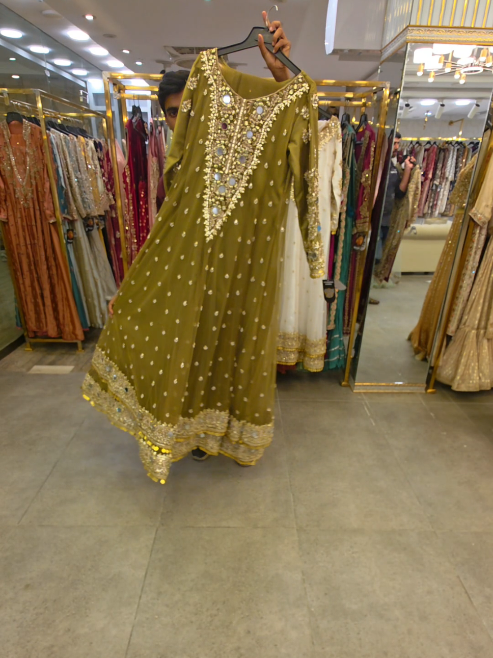 wow what a stunning 😍 maxci love it 👌❤️ for more details contact us on WhatsApp 03190900901 )(Rawalpindi muree road rehmanabad Ground floor back hall first floor back hall BINT-E -Zaman mall)       #virelreels❤️❤️ #foryoupage #BridalDress #fyp #newcollection 