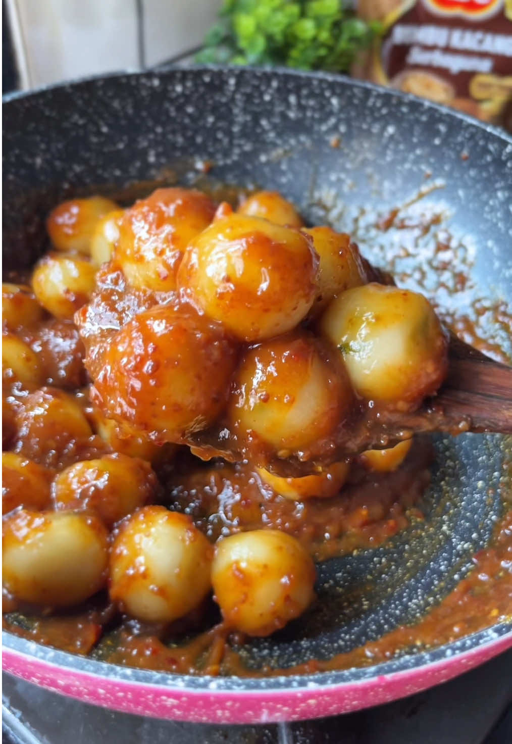 Sini aku kasi tau rahasia bikin cilok empuk walaupun udah dingin.. Cilok nya yang kenyal apalagi ditambah pakai ABC bumbu kacang serbaguna dijamin mantul banget .. . #cilokbumbukacang  #cilok #resepcilok #resepcemilan
