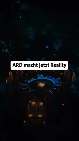 „Werwölfe - Das Spiel von List und Täuschung“ ist die erste Reality-Show in der ARD. Merkt euch den 25. September! 🐺🌕#ardmediathek #werwölfevondüsterwald #reality  Mit dabei sind: @rick azas @Lézan @miaumarmelade @Luca.Kruger @cindy_hrzg @Mario @Ruth Cremer @steven_preisner @miss.unreadable ♠️