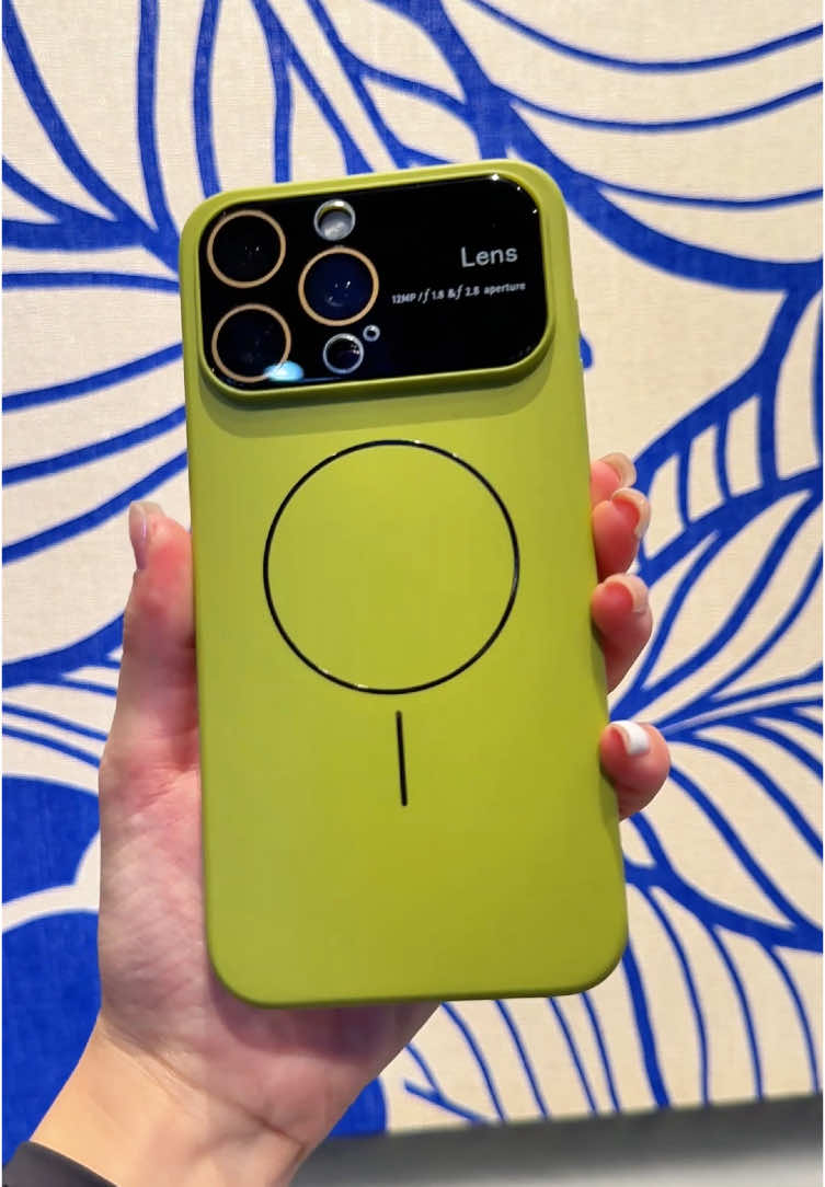 Beautiful green iPhone case #tiktok #onsalenow️️️🔥🔥🔥🔥 #iphonecase #iphone17 #foryoupagе 
