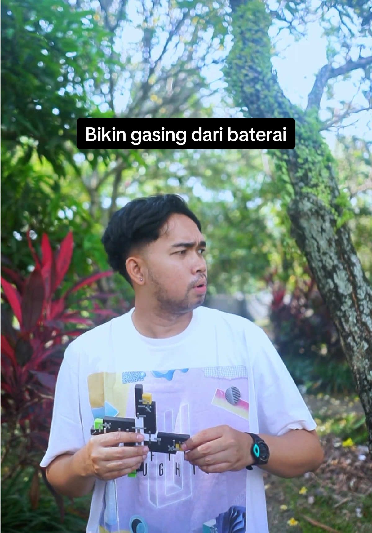 Replying to @kaati04 Emang ada ya yang bikin gasing dari baterai?