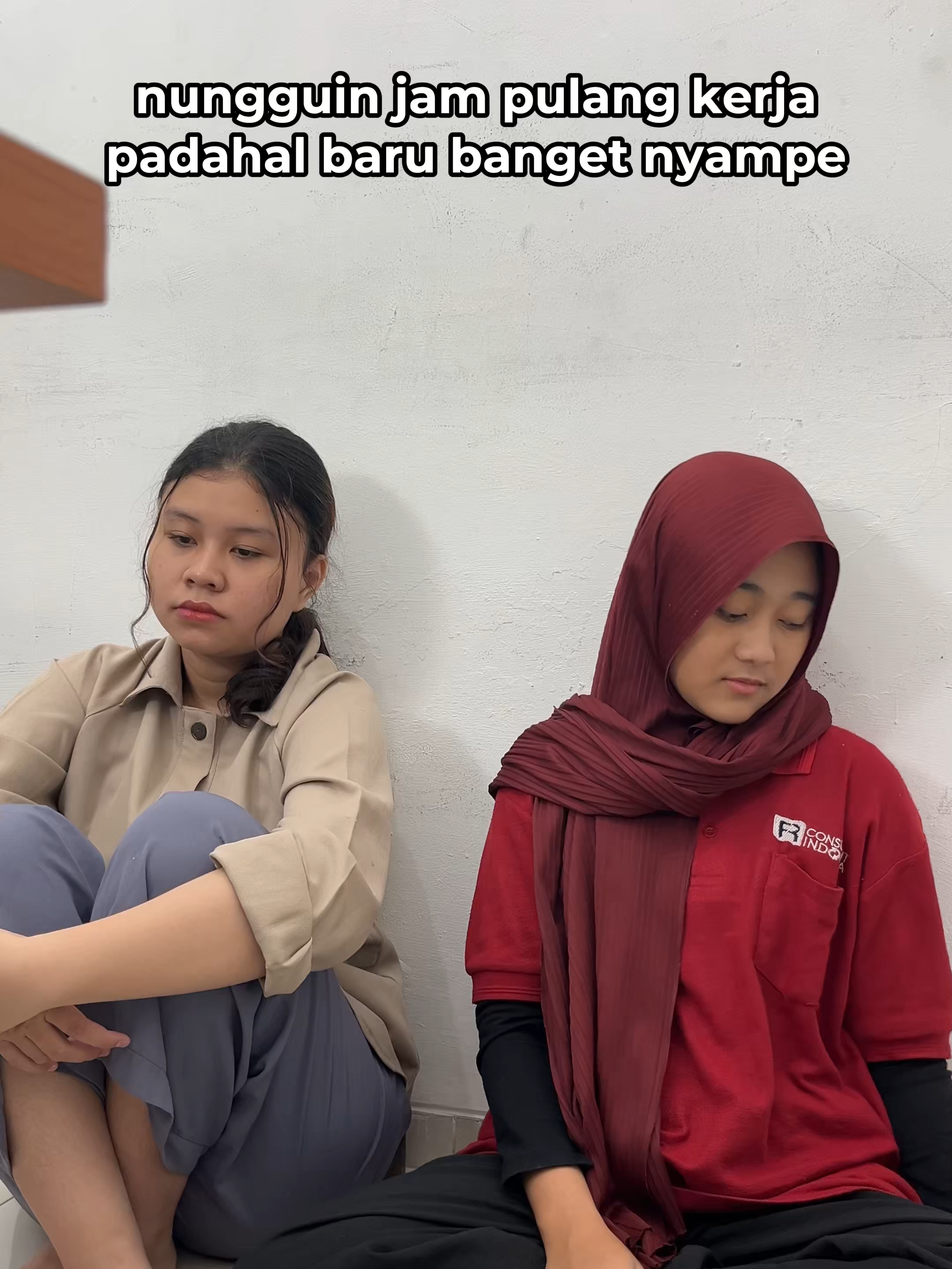 Baru abis absen masuk, eh udah kangen sama jam pulang 😅 Siapa nih yang tiap hari ngalamin vibes kayak gini? 🙋‍♀️🙋‍♂️