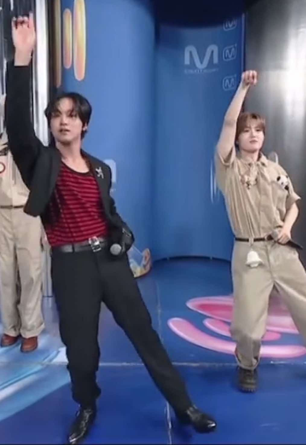DOYOUNG ‘CRZY’ challenge with HAECHAN #HAECHAN #DOYOUNG 