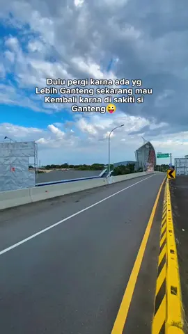 berdua satu tujuan#lintasbulukumbamakassar #pajokkawenni #storydriver🎥 #truklovers #storywa @KALLOLO_selatan⚡️ @akbar4096 @bibyhr29 @𝙆𝙀𝙈𝙊𝙉𝙆 @Andika Rmc @mas Dayat @riswan_bm @abcdpallu💫 @Denijya 