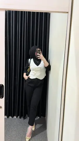 Aku spil d sini🤍#otdfashion#inspirasiootd#fyp  