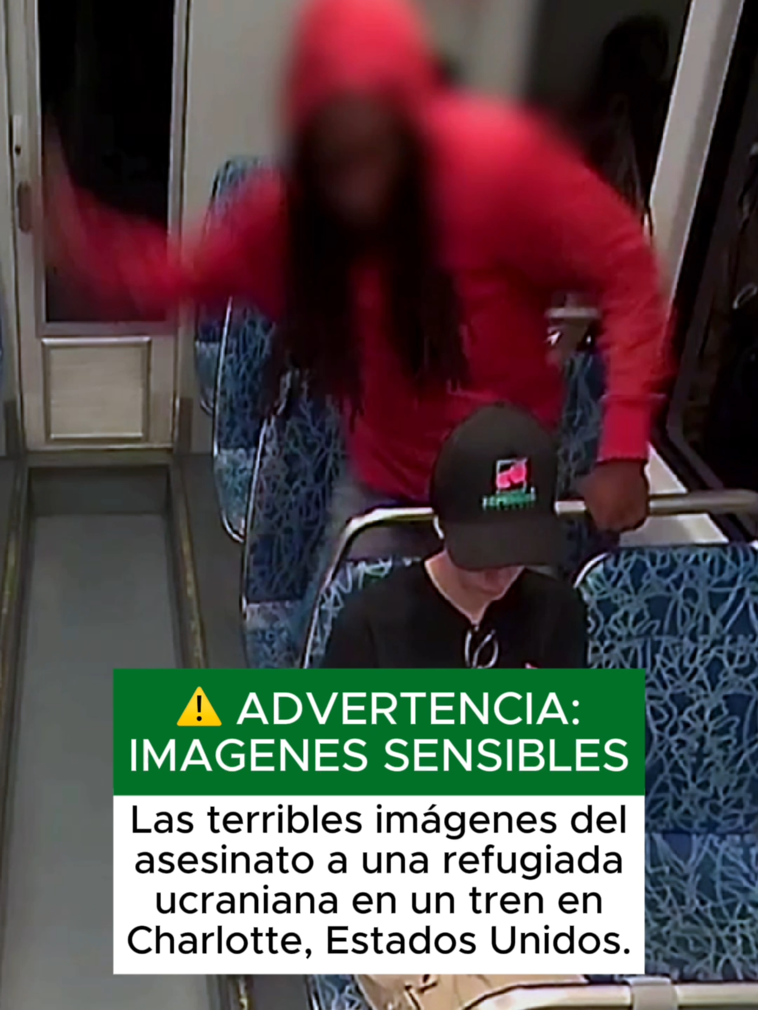 🔴 Las terribles imágenes del asesinato a una refugiada ucraniana en un tren en Charlotte, Estados Unidos. 🔪 En el vídeo se ve como el agresor saca un cuchillo y apuñala a la víctima brutalmente por la espalda. #OndaCero #Actualidad #Noticias