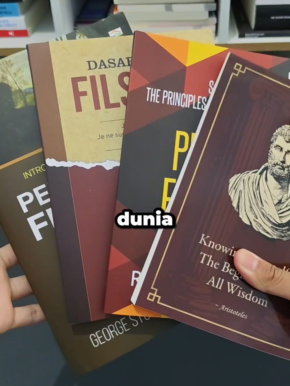 Filsafat itu seni bertanya, berpikir kritis, dan mencari jawaban paling dalam tentang hidup dan dunia. Kalau kamu pengen belajar cara berpikir lebih runtut dan melihat hidup dari banyak sudut pandang, paket 3 buku filsafat ini jawabannya. 📚 Pengantar Filsafat – George Stuart Fullerton 📚 Dasar-Dasar Filsafat – A.S. Rappoport 📚 Prinsip Filsafat – René Descartes Bahasannya ringan, diterjemahkan ke bahasa Indonesia, dan cocok buat pemula. Bonus buku catatan juga buat kamu nulis ide-ide atau pemikiranmu sendiri. ✨ Investasi kecil untuk bikin pikiranmu lebih tajam. 👉 Klik keranjang kuning sekarang sebelum kehabisan! #BukuFilsafat #BerpikirKritis #PengembanganDiri #FilsafatPemula #SelfImprovement 