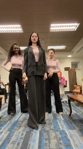 Đại đại đi mấy bà… freestyle 🤣 @Midori Monet  @Khleo Ambrose  #MissInternationalQueen2025 #MIQ2025 #xuhuong 