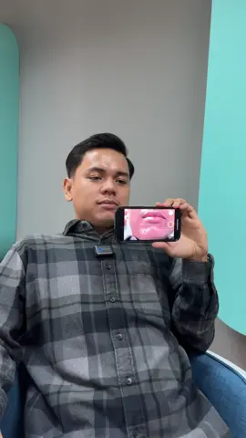 ⚠ Jaga Data Pribadi Kamu ⚠ Jangan sembarangan klik file atau link yang masuk dari WhatsApp, SMS, atau email. Data pribadi dan informasi pentingmu bisa disalahgunakan kalau kurang hati-hati. Tonton video ini sampai habis dan share ke teman & keluarga supaya makin paham cara menjaga data diri. 🛡 Your safety is our priority! 🛡 #BNI46 #CXCenter #KeamananDigital #GeberPK #KonsumenCerdasPeKABertransaksi 