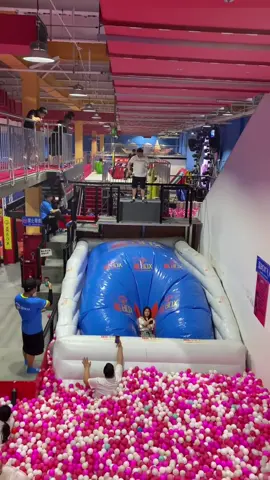 Funny trampoline flying man #fyp #funny #funnyvideo #happyvide #trampoline #happy