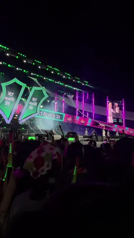 BB và cái tà sare gần 20m của ảnh 😶‍🌫️ #atvncg #concertatvncg #bbtran #anhtraivuotnganchonggai #viral 