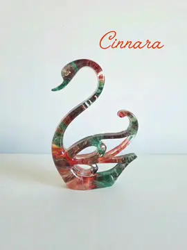 Hi everyone! This swan is called Cinnara (an echo of cinnamon, warmth and autumn)  So I tried something a little different with this one. I wanted to see what effect I could get by using less sinker ink so that the front of the swan was more transparent.  I think it's worked quite well. It almost magnifies what is going on in the background. Let me know your thoughts please! 🤗 #handmadewithlove🧡💚🤎 #cornishgifts #resinartist #cornwalltiktok #cornishcreative 