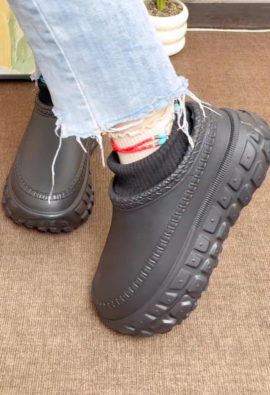You need a pair of solid winter boots that can handle slippery conditions!!!! #viralshoes #trendyshoes #womenshoes #fashiontiktok #summershoes #sneakers #womensneakers #walking shoes #comfysneakers #comfyshoes #trainersneakers #workshoes #tiktokmademebuyit #spotlight#dealdrops#BlackTikTok #blackfriday #black#OOTD#ootdfashion  