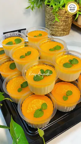 Holla gaes Hari ini bikin silky puding super duper lembut enak seger karna ada syrup squash jeruknya. Cukup 5 bahan aja gaes. 1 resep hasilnya 23-24pcs cup puding. Bahan 1 kaleng skm putih ( 490ml) 5 kaleng air putih 1 bks jelly plain 1/2 sdt vanilli secukupnya syrup squash jeruk Cara membuat lihat videonya diatas ya gaes Selamat mencoba dan semoga bermanfaat Peralatan yang kupakai semua dari merk IDEALIFE ya gaes. 🍀IDEALIFE Induction Cooker Stove IL-201 🌻Bahan Kaca Poles Kelas Premium 🌻Kompor Tunggal 🌻kontrol sentuh yang mudah dioperasikan 🌻Hemat Tempat https://shope.ee/8KKBvSGz4r 🍀IDEALIFE Deep FryPan IL-28 dfp 🌻German technology 🌻6 lapisan anti lengket 🌻FDA Approve & PFOA free 🌻Bisa untuk semua jenis kompor 🌻Tutup kaca bisa berdiri 🌻Gratis peniris minyak 🌻bisa untuk menggoreng, menumis, mengukus https://s.shopee.co.id/2LCVcUfvR0 Semua Peralatan by:https://instagram.com/idealifeonline_?igshid=MzRlODBiNWFlZA== Temukan Ide Resep Harian:https://instagram.com/idealifeonline.resep?igshid=MzRlODBiNWFlZA== Toko resmi IDEALIFE shopee : https://shope.ee/1VTySRprbW tokopedia : https://tokopedia.link/a1CVu8N4Wzb IdealifeOutlethttps://www.idealife-online.com/search.php?keyword=knife%20holder #idealife #idealifeonline #idealifetestimonal #puding #silkypuding 