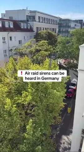 🚨Meanwhile, air raid sirens were turned on in Germany - the nationwide warning system Warntag was activated. The drill even interrupted a session of the Bundestag. Since 2022, such tests have been carried out annually to check the readiness of security systems.#news #dailynews #germany #sirens 