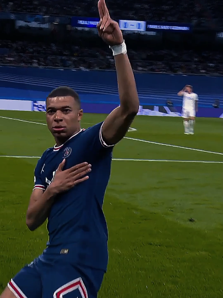 Kylian Mbappé… lightning speed ⚡, deadly skill 🎯, and unbelievable goals 🚀 Is he truly the best player in the world? 👑🔥