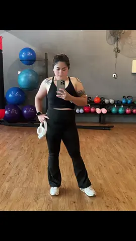 Everyday grow stronger🫶🏻 Tiada masa sis meratap kesedihan.. sis yg post dia yg panas sana😂😂  #loveyourself❤️  #workoutfit  #gymgurl  #cw7793  #moveeveryday 