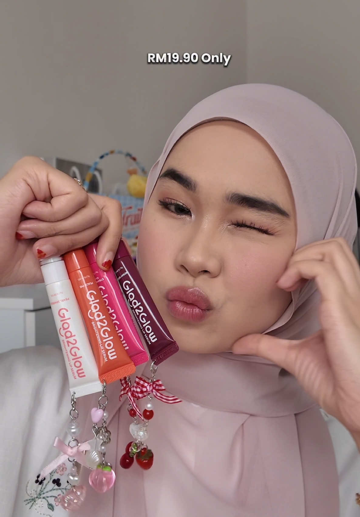 Love how this lip serum can moist and hydrate my lips #lipserumviral #lipcharmserumg2g #g2gmy 