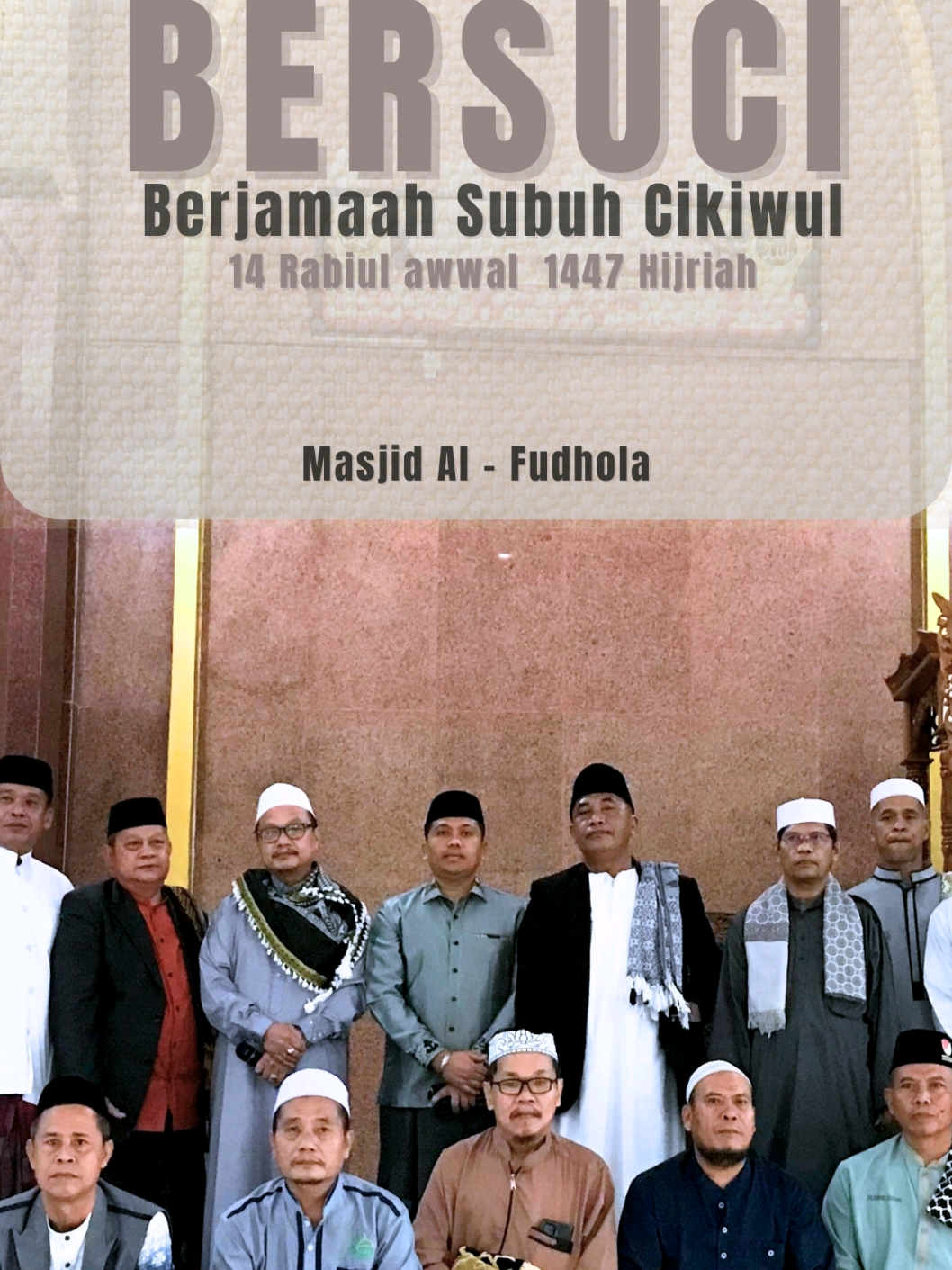 . . Subuh penuh berkah di Kelurahan Cikiwul… warga berkumpul dalam kegiatan  BERSUCI (Berjamaah Subuh Cikiwul), pada Ahad  14 Rabiul awwal  1447 Hijriah  di Masjid Al - Fudhola Rw 06, Cikiwul, Bantargebang, Bekasi. sebuah gerakan yang menguatkan ukhuwah dan menumbuhkan kecintaan pada masjid. Anggota Dewan Sarwin Edi Saputra hadir bersama jamaah, ikut merasakan kedamaian shalat berjamaah, serta memberikan bantuan untuk fasilitas masjid agar kegiatan ibadah semakin nyaman dan khusyuk. Bagi beliau, masjid bukan hanya tempat ibadah, tetapi juga pusat persaudaraan dan persatuan umat. BERSUCI menjadi bukti nyata semangat kebersamaan antara wakil rakyat dan warganya. #Bersuci #SarwinEdiSaputra #UkhuwahIslamiyah #WakilRakyat #Berjamaahsubuh