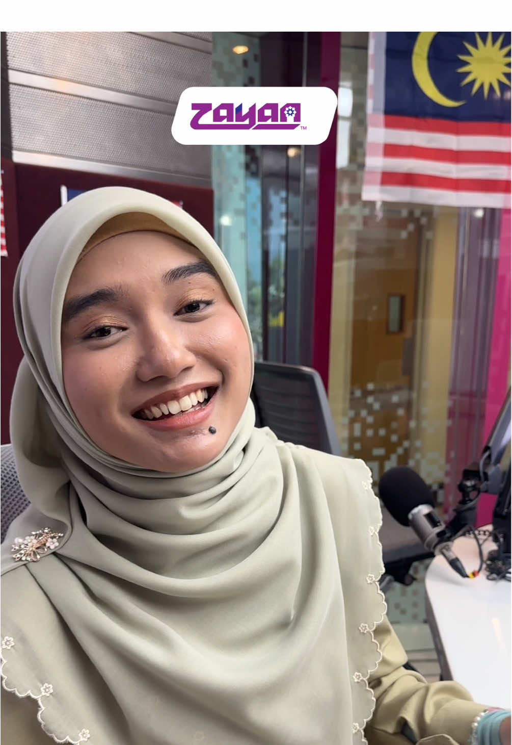 Genz kenal tak Rabbani? Jom kita tanya @farhira_official dia kenal tak kumpulan lagend Rabbani. @Farhira Zayan 