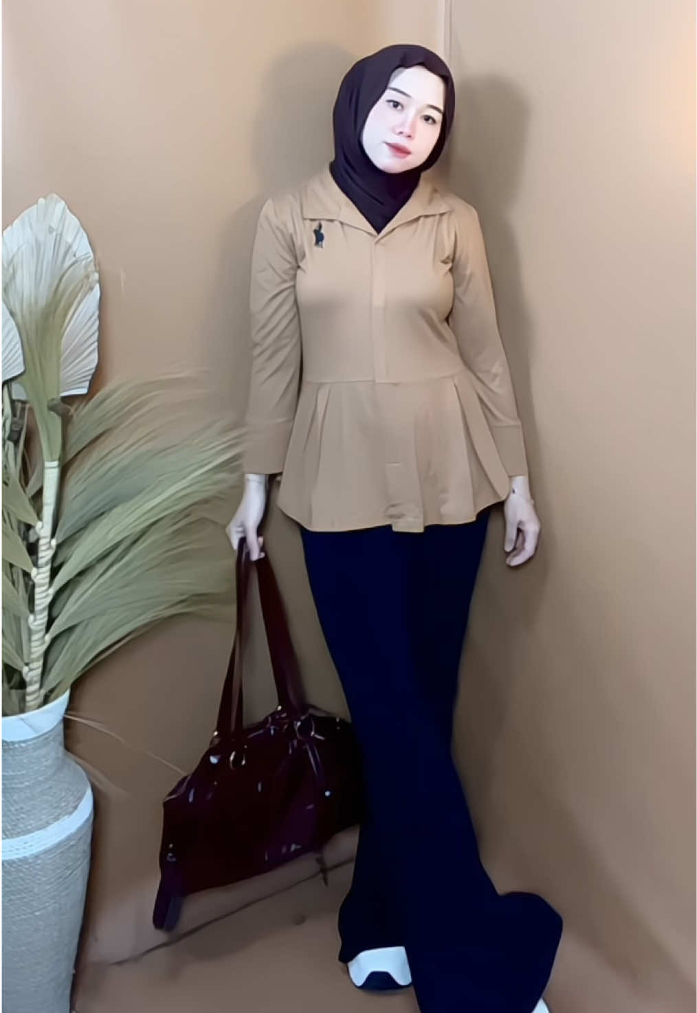 Rekomendasi kaos wanita spandek rayon, Tim yang kemana” ga mau ribet dan mau yang simple wajib punya kaos ini sih 🤎🫵🥰 #kaoswanita #kaospolos #blousemurah #blousewanita #fyp 