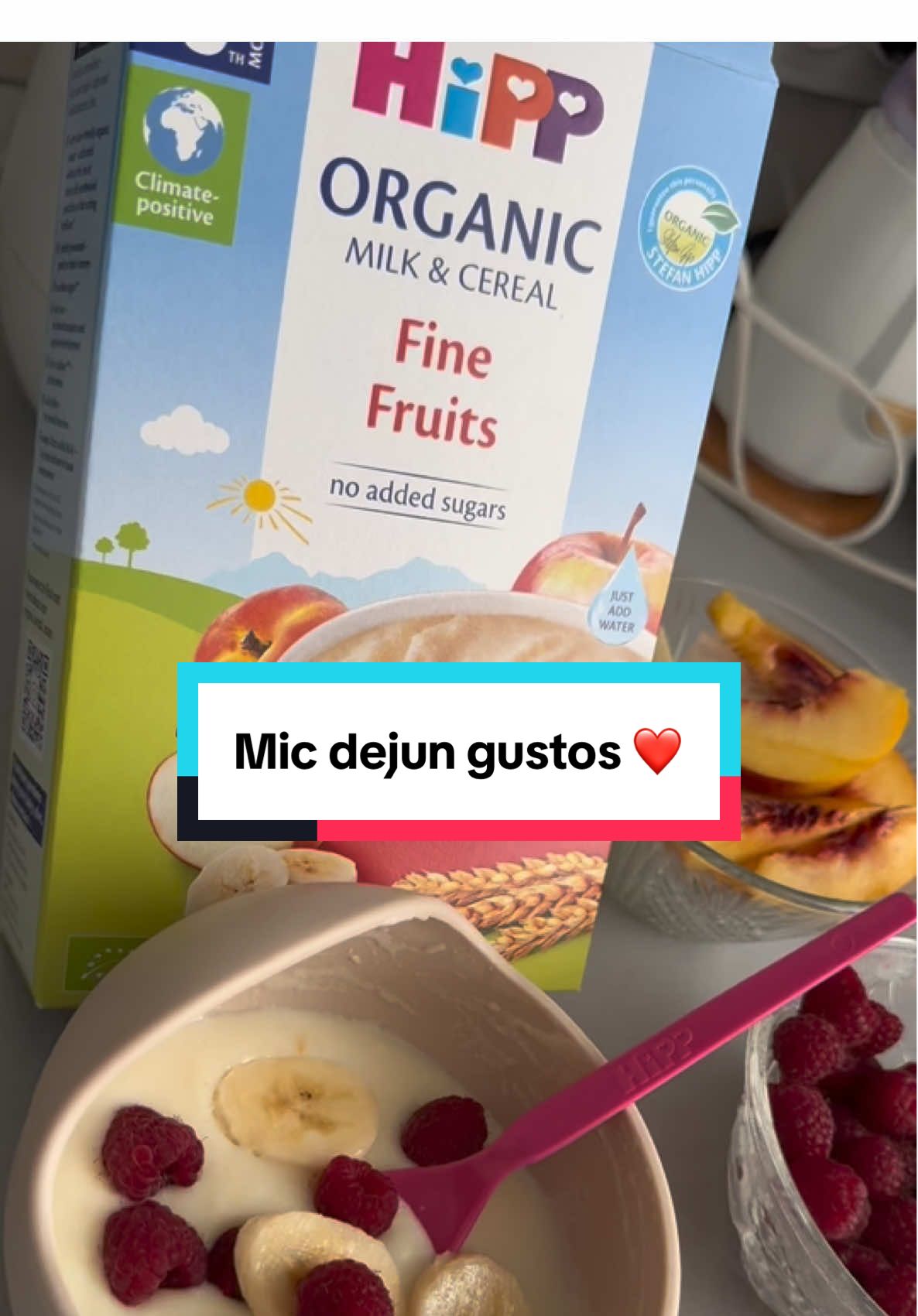 ❤️Știu că noi, mamele, ne dorim mereu să le oferim celor mici o masă sănătoasă și hrănitoare.  Dar sunt momente când timpul nu ne ajunge și avem nevoie de o soluție rapidă.  ✨Cerealele cu fructe @HiPP Organic sunt exact ceea ce trebuie – se prepară ușor, sunt gustoase, sănătoase și pline de nutrienți pentru micuții noștri. Un ajutor de încredere pentru mesele de zi cu zi! ❗️eu adaug un plus de fructe pt gust și vitamine 😍 @Cont oficial HiPP România  #mamidasfaturi #reteteaimple #diverisifcare #meniubebe #retete7luni 
