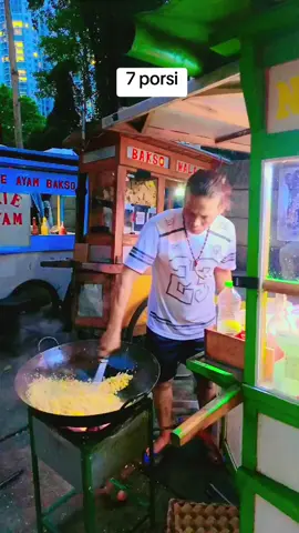 mlm semua tukang nasi goreng- asem uratnya ada di pergelangan tangan. tukang es batu asem urat ada di pergelangan kaki jangan di periksa #fyppppppppppppppppppppppp #fypシ゚viral #jakrta #maduramelayang901 