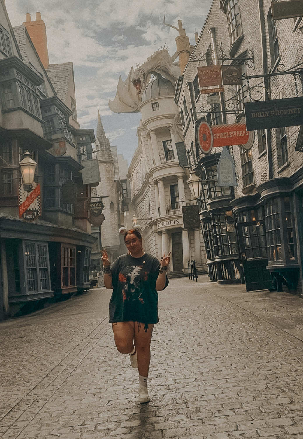 now i have a little bit of home with me wherever i go 🥹 #harrypotter #universalstudios #homedecor #harrypottertiktok #wizard 
