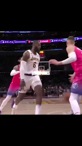 LBJ incredible assist#lebronjames #NBA #basketball #fyp 