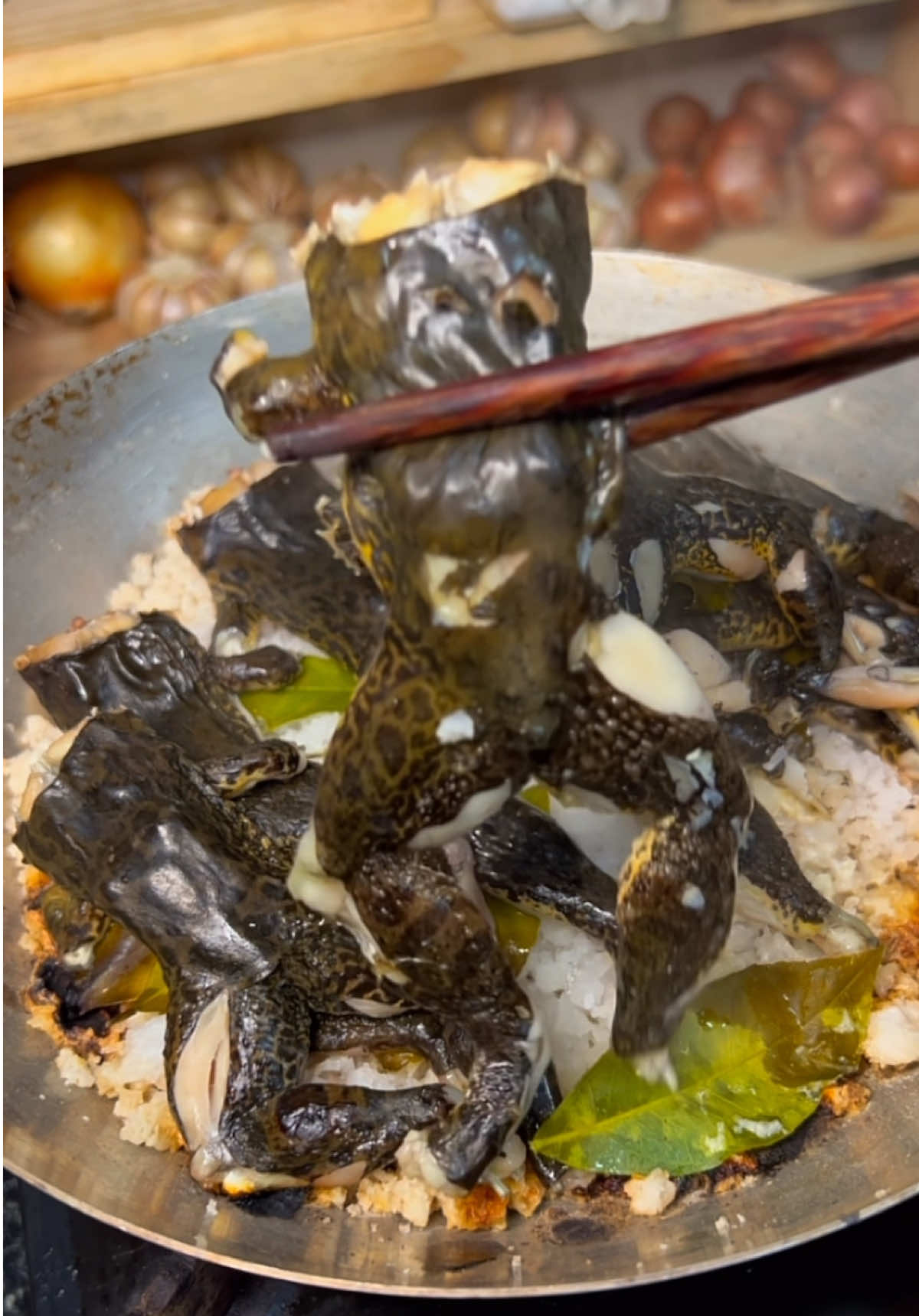 Chuyên Mục làm mồi nhẹo cho anh ng iu 🥰🥰 Ếch nổ muối 👍👍👍 #BếpnhàLinh #nấuăncùngtiktok #thịnhhanhtiktok #thichnauan #mónngontạinhà 