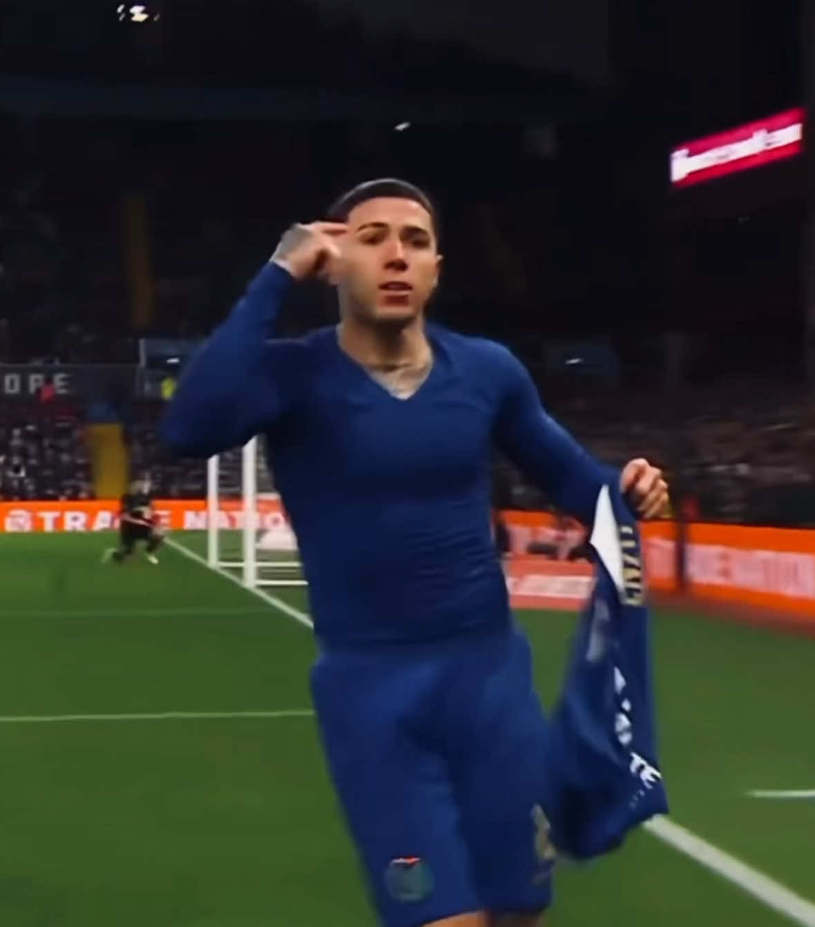 مالك مثيل بين البشر ، جايز يكون بس القمر @8     #enzofernandez 