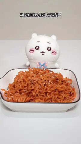 上火就喝碗丝瓜汤，吉伊吃火鸡面吃到红温，多亏了小八送来一碗丝瓜汤#火雞面 #吉伊 #小八 