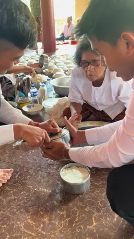 មកធ្វើបុណ្យថ្ងៃដំបូង 😆