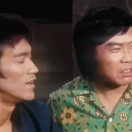 𝐋𝐞𝐞... 💥 ... .. . . . #brucelee #jackiechan Chan