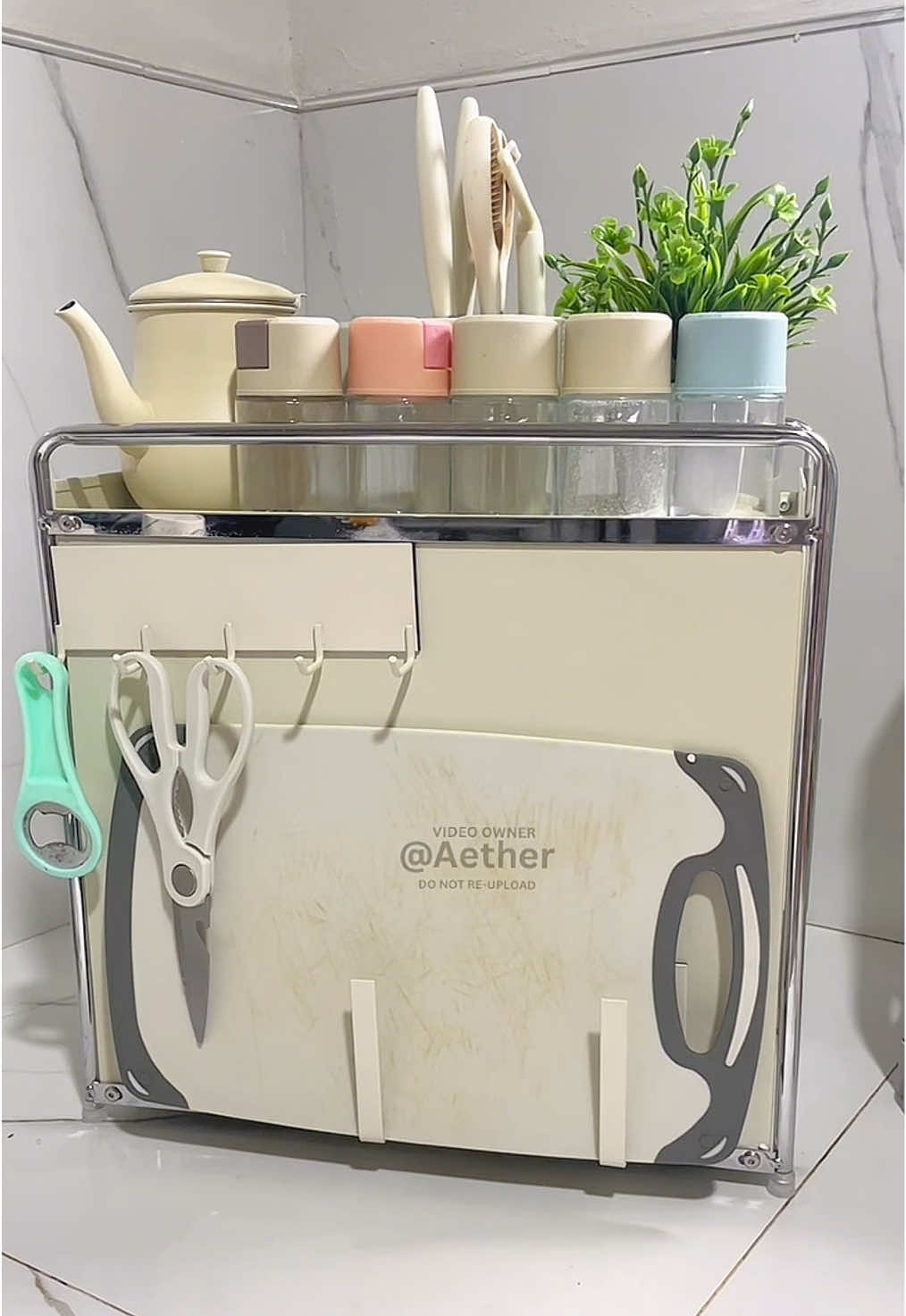 grabe ! ang ganda nitong pull-out storage kitchen cabinet 🤩✨🩶◽️ #kitchenstorage #kitchenorganizer #kitchenpulloutorganizer #kitchencabinetorganizer 