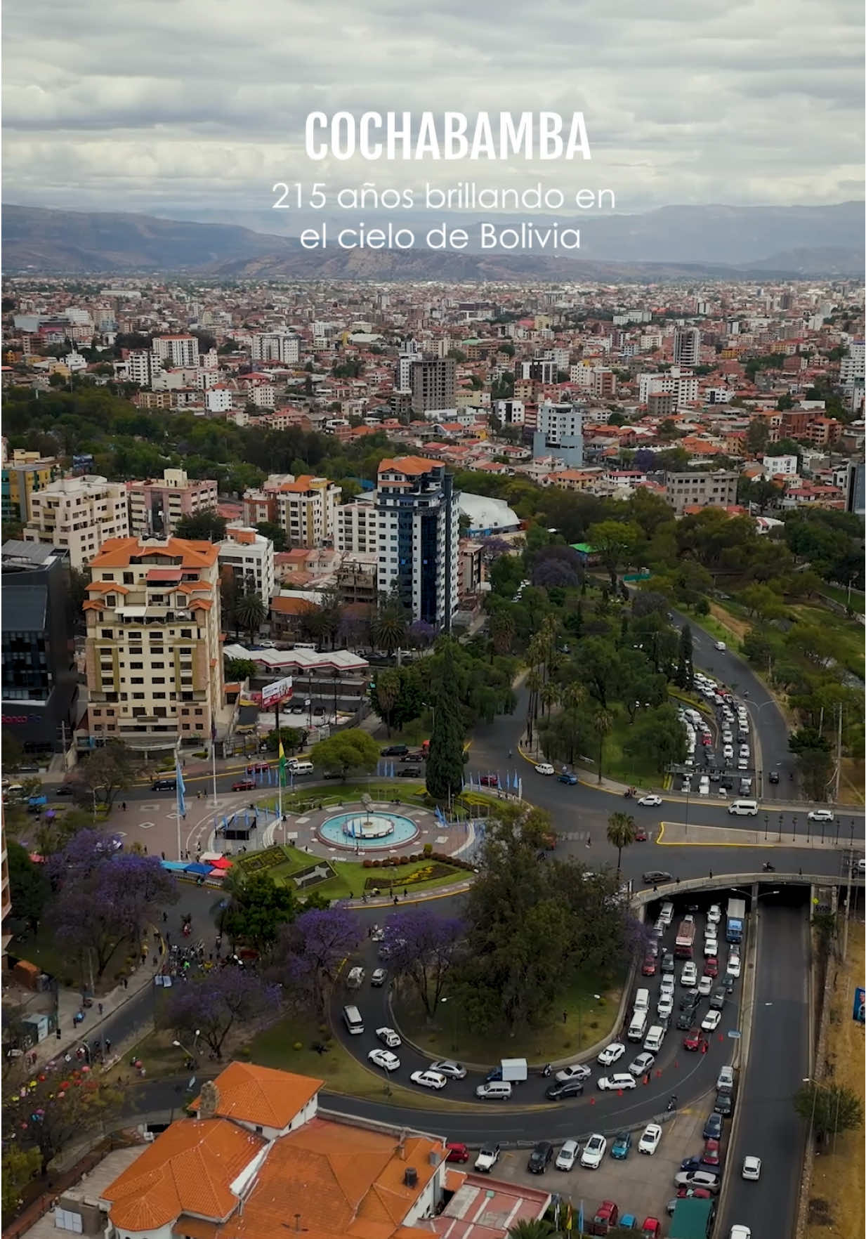 Cochabamba, 215 años de orgullo y libertad ✨🌄 Desde el cielo, tu valle infinito nos recuerda la fuerza de quienes lucharon por nuestra independencia. Hoy seguimos escribiendo historia entre montañas, plazas y corazones que nunca dejan de latir ♥️ 💙🤍 ¡Feliz 14 de Septiembre, tierra querida! 💙🤍 #Cochabamba215Años #Cochabamba #BoliviaTurismo #ViajaBolivia #travel #traveltiktok #VivaCochabamba #OrgulloBoliviano #14DeSeptiembre #DroneBolivia #CochabambaEsGrande #fyp #Viral #TikTokViral #destacame #viralvideo #cochabamba_bolivia🇧🇴 #bolivia #foryou #foryoupage 
