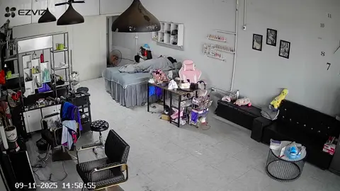 Đang tuổi ăn tuổi ngủ mà khách bắt phải mưu sinh 😂😂