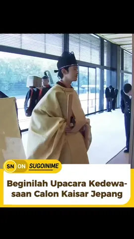 Upacara kedewasaan calon Kaisar Jepang merupakan tradisi penting dalam keluarga kekaisaran yang menandai peralihan dari masa remaja menuju kedewasaan seorang pangeran.  Salah satu prosesi yang dikenal adalah Genpuku pada era klasik, yang kemudian berkembang menjadi upacara modern seperti Seijin Shiki (Hari Kedewasaan) yang dilaksanakan ketika seseorang berusia 20 tahun.  Bagi calon kaisar, upacara ini diselenggarakan dengan tata cara yang lebih sakral, melibatkan penggunaan busana tradisional kekaisaran seperti pakaian sokutai, serta ritual doa untuk memohon kebijaksanaan dan keberanian dalam memimpin di masa depan.  Tradisi ini tidak hanya menjadi simbol kedewasaan pribadi, tetapi juga menunjukkan kesiapan seorang calon penerus tahta untuk mengemban tanggung jawab terhadap bangsa dan rakyat Jepang. #fyp #japan #jepang #kaisar #emperor