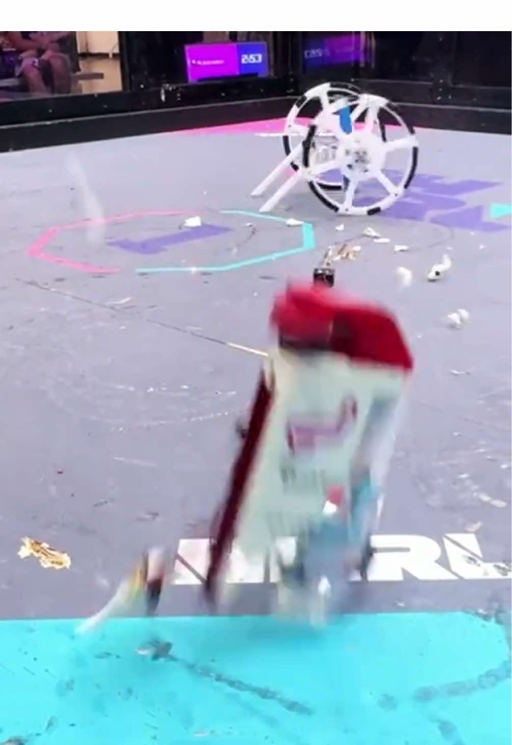 Ugee knocks out “Blue Marlin” in one hit! Footage provided by @NHRL - Robot Fighting League #Battlebots #nhrl #robot #Tech 