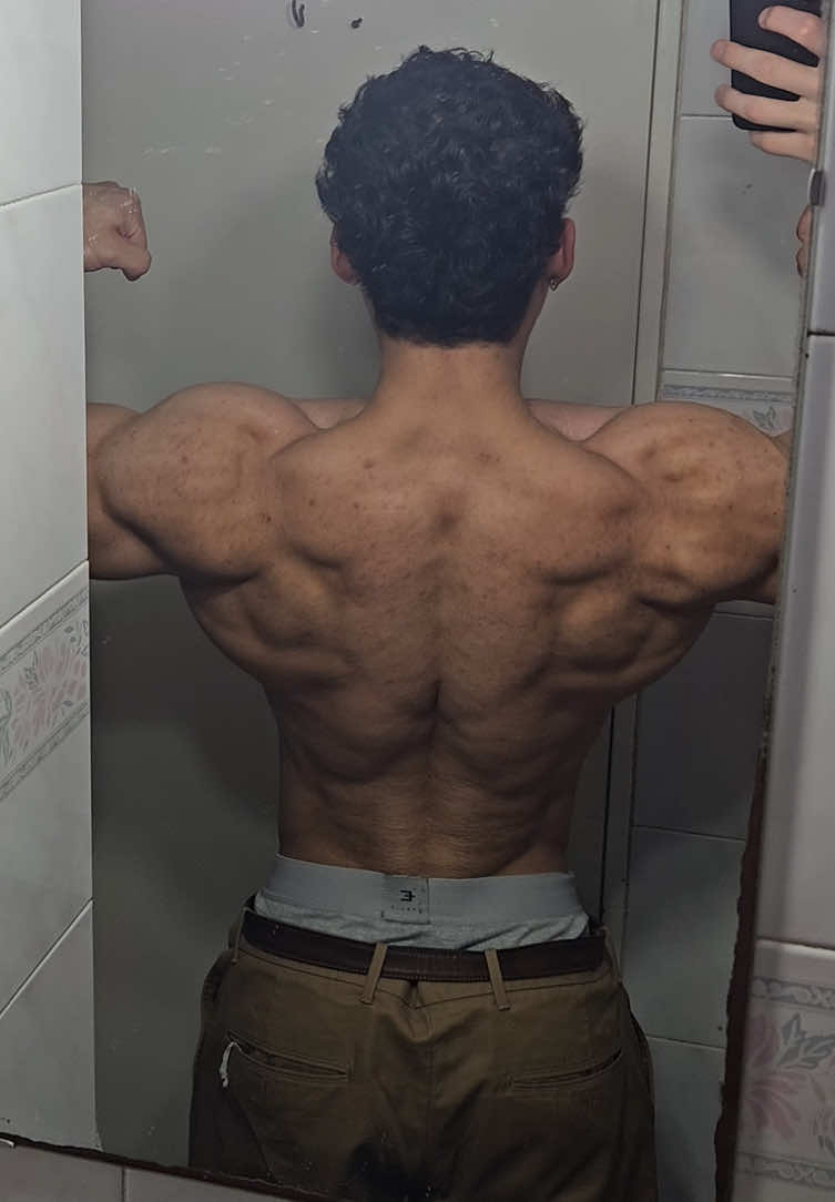 empezamos la carga 🤩 #GymTok #bodybuilders #foryoupage #nestum #gymmotivation 