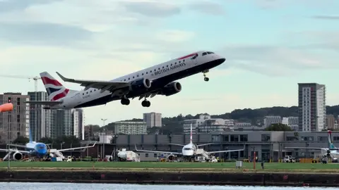 British airways takeoff, city airport #planespotting #britishairways #cityairport 