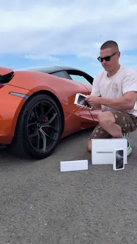 Siêu xe Mclaren 720S đọ với Apple , Iphone 17 Promax 🤣🤣 #Xuhuong #Viral #Mclaren720S #Coupe #giluxuries 