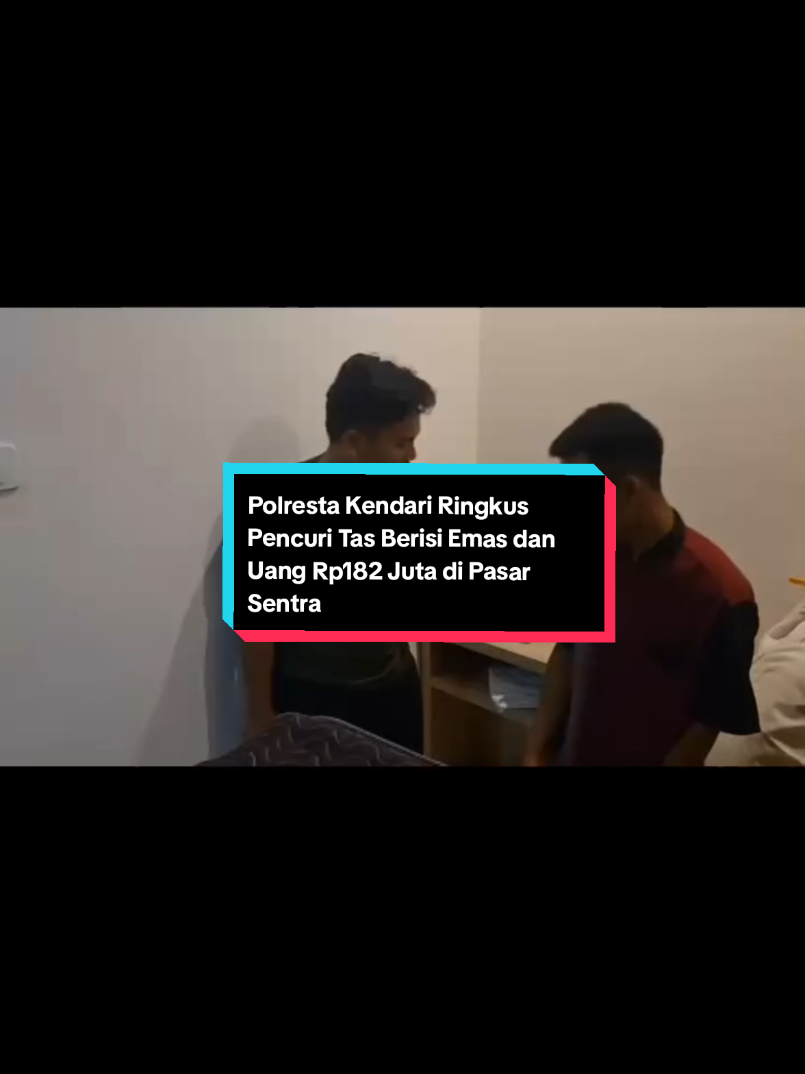 Tim Buser77 Satreskrim Polresta Kendari berhasil meringkus seorang pria bernama LB (44), pelaku pencurian tas berisi uang tunai dan perhiasan emas senilai lebih dari Rp182 juta. Penangkapan dilakukan pada Rabu (10/9/2025) dini hari sekitar pukul 02.30 WITA. ‎ ‎Kasat Reskrim Polresta Kendari, AKP Welliwanto Malau, menggatakan kasus ini bermula pada Selasa (9/9/2025) sekitar pukul 06.00 WITA. Dimana korban, seorang perempuan berinisial HD (81), sedang membuka kiosnya di lantai 1 Pasar Sentral Kendari, dekat tangga lift. Ia meletakkan tas berwarna cokelat di dalam kios, lalu keluar sebentar untuk membuang sampah. ‎ ‎