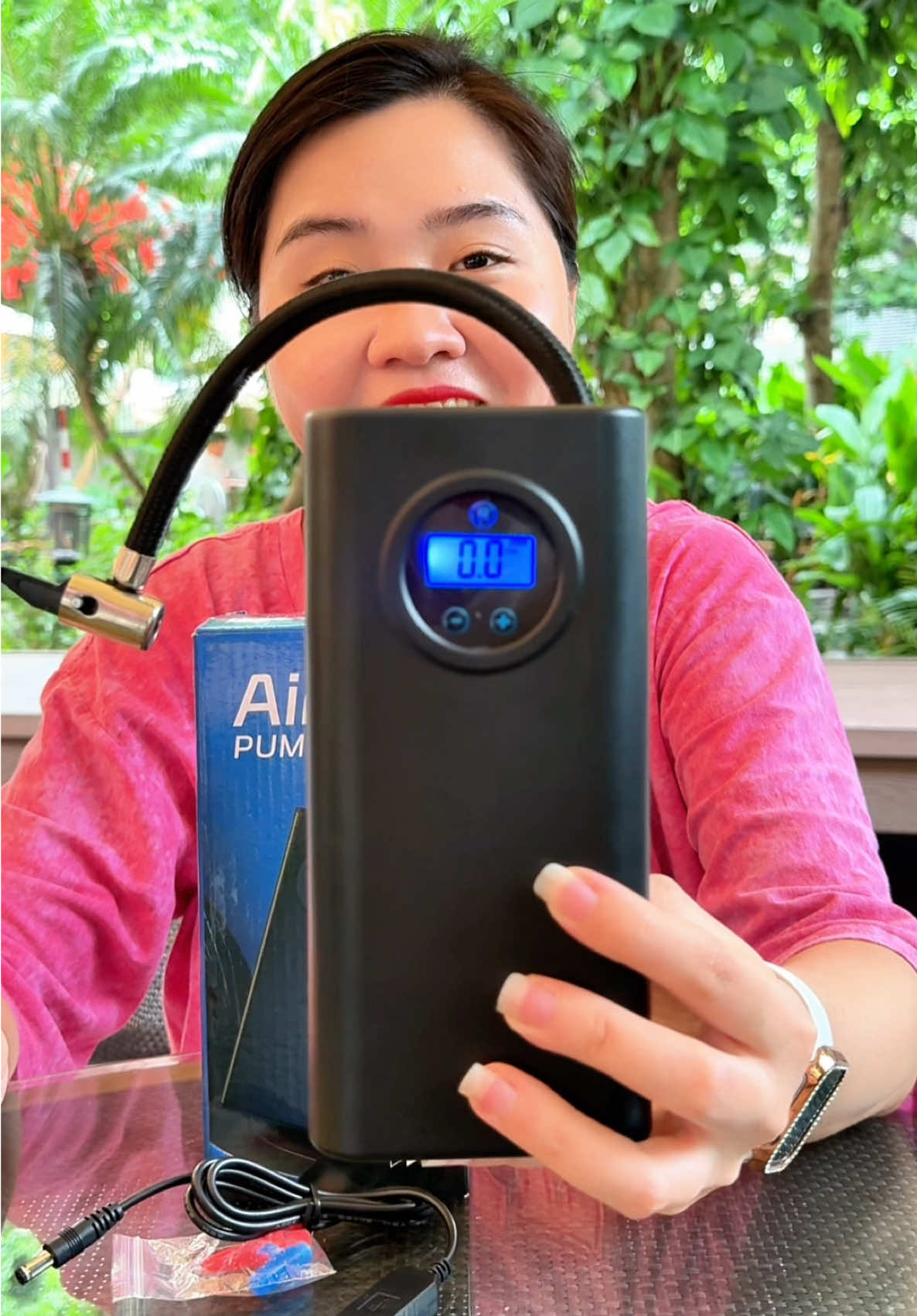 Bơm Lốp Ô Tô Xe Máy Xe Đạp, tích hợp sạc pin tiện lợi. #bomtichdien #bomlopoto #bomlopxe #xuhuong #bongbuongbinh 