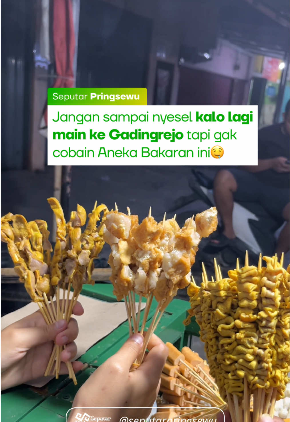 Pas lagi main lewatin Gadingrejo nemuin Bakaran yang fresh banget, pas di dekatin ternyata memang se-fresh itu semua aneka bakaranya🙌 Banyak banget pilihanya, semua bagian dari ayam kayanya ada deh, serta bakso dan per-sosisannya juga. Harga mulai dari 1.000an aja lur, murah enak lagi. Wajib cobain sih kalian🤩  Buka dari 17.30 - Habis🫵 Lokasinya ada di Komplek Pasar Gadingrejo, Sebrang Bank Lampung. Original Content ©️ Seputar Pringsewu  ——————————————  Update info Seputar Pringsewu 24 Jam!  Follow @seputarpringsewu  Www.pringsewu24jam.com  #SeputarPringsewu #Pringsewu24Jam #pringsewu #KabupatenPringsewu #Lampung 