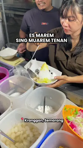 Happy sekali kulineran di Jalan Kranggan Semarang soale makanane banyak, di kanan kiri ada semua. Mau nasi goreng, tinggal pilih. Mau es marem, cap cip cup aja. Ini salah satu es marem paling muarem versi teman2 cikting #esmarem #esmaremkranggan #kranggan #makanansemarang #semarang 