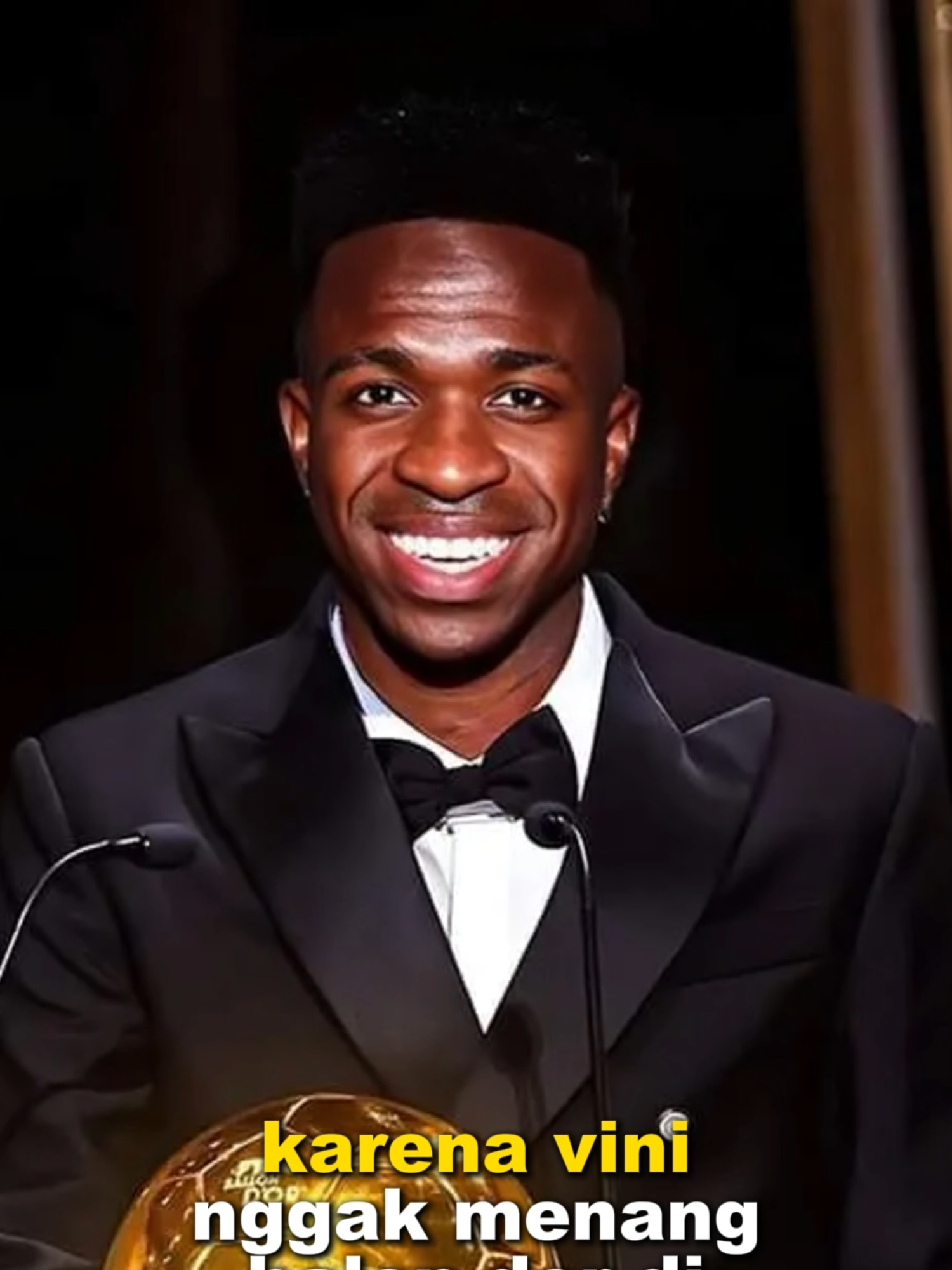 Real Madrid masih ngambek karena Vinicius tidak memenangkan Ballon d'Or tahun lalu! Mereka berniat untuk kembali tidak hadir di acara pengumuman tahun ini!