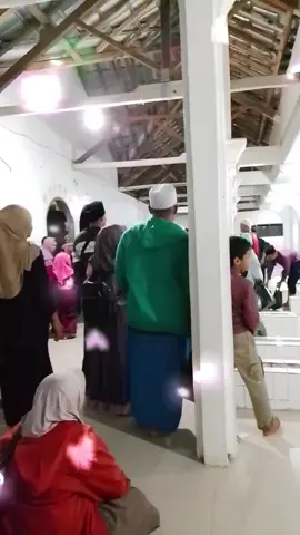 Dengan sabar mngantti akhirnya bisa berziarah #jawabarat #ziarah #pamijahan #syakhabdulmuhyi #tasikmalaya_ 