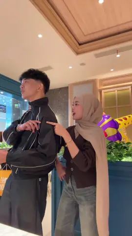 ini siapa sih?
