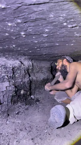 Minecraft in real world #blackdiamondmining #minecraftmining #undergroundmining #coalmining #Minecraft #usanews #goldmining #treasurehunt #foryou #foryoupage #usatiktok🇺🇸 #viral 